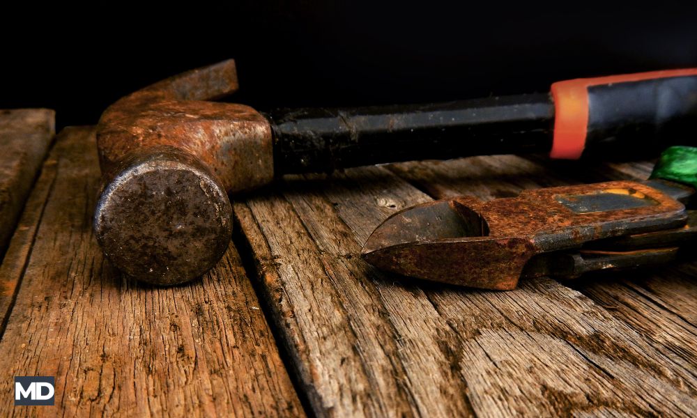 rusty-hammer-pliars